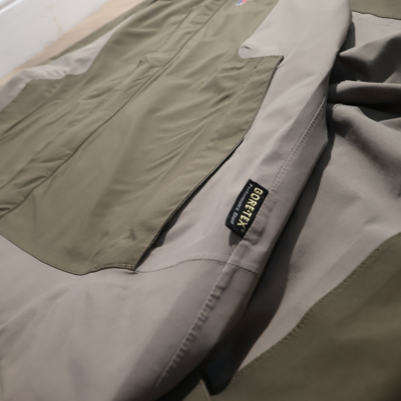 Mens Berghaus Khaki Coat (L) needs Ptp