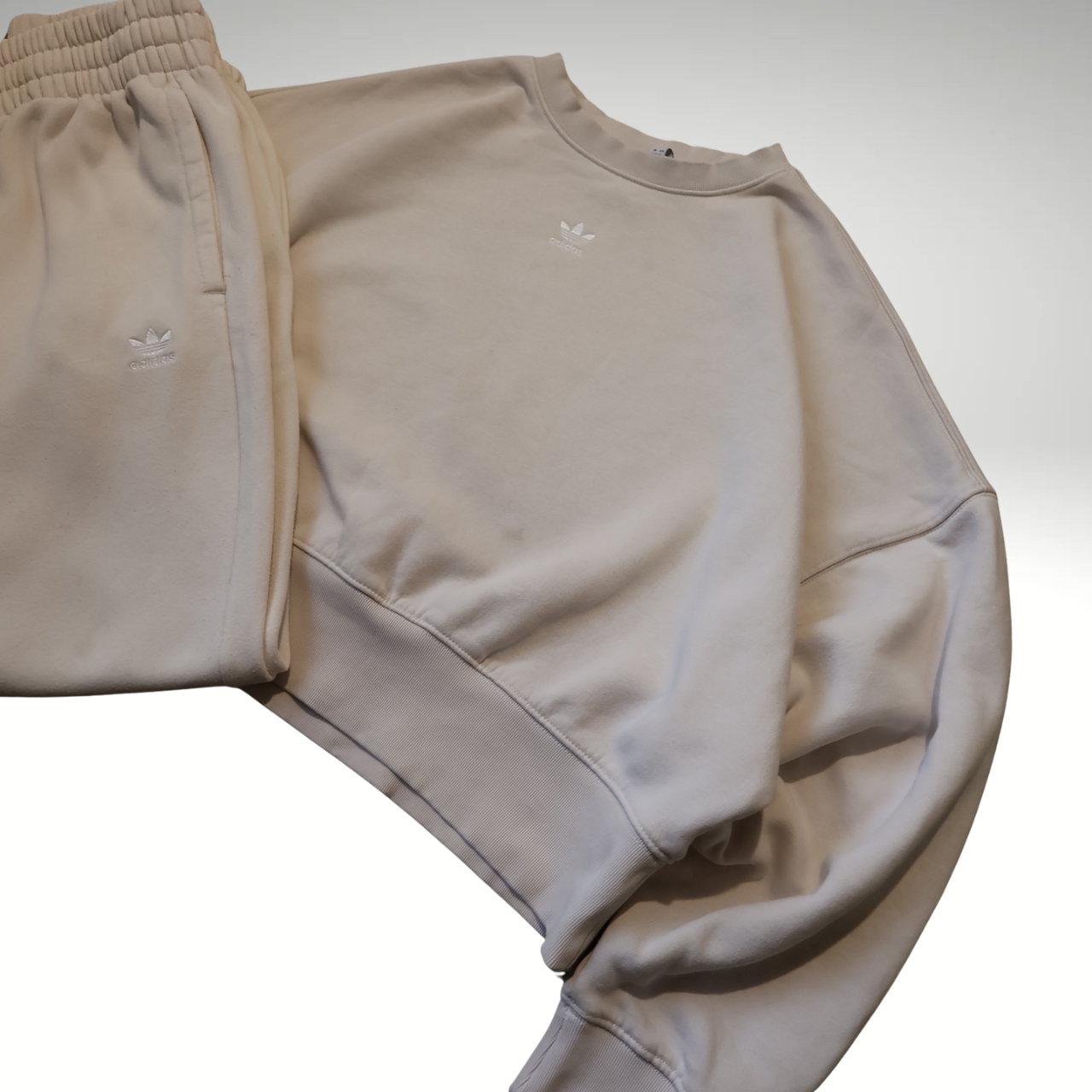 Women’s Beige Adidas Cropped Sweatshirt & Joggers Set (M)