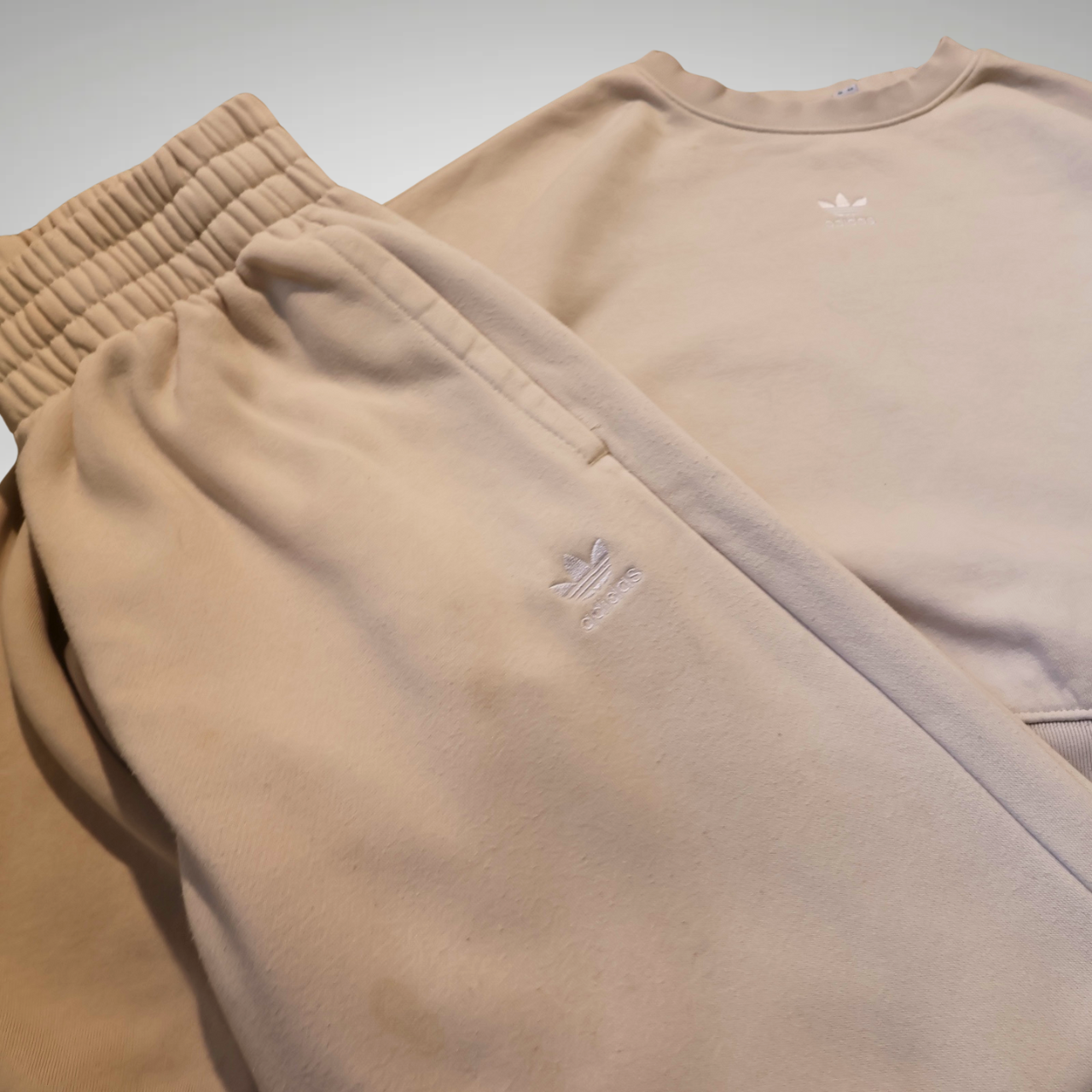 Women’s Beige Adidas Cropped Sweatshirt & Joggers Set (M)